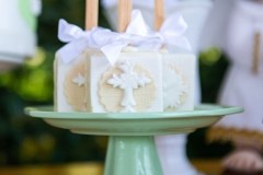 Doces para Batizado Pão de Mel Quadrado