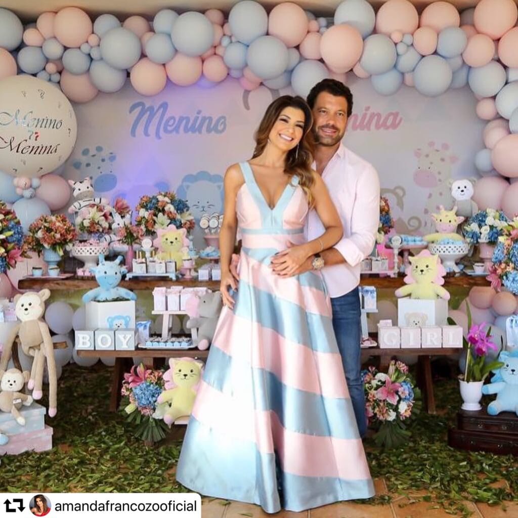Amanda Fraçoso e marido em chá de bebê