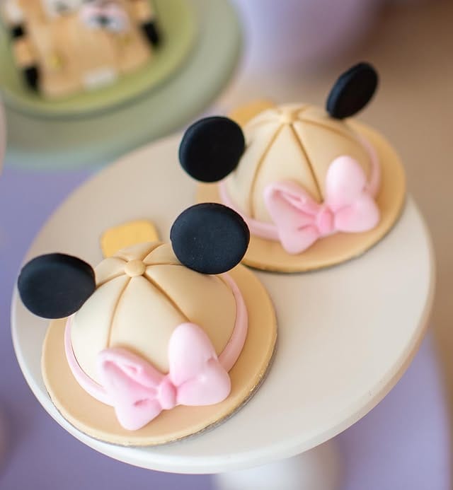 Meia esfera personalizada Mickey no Safari