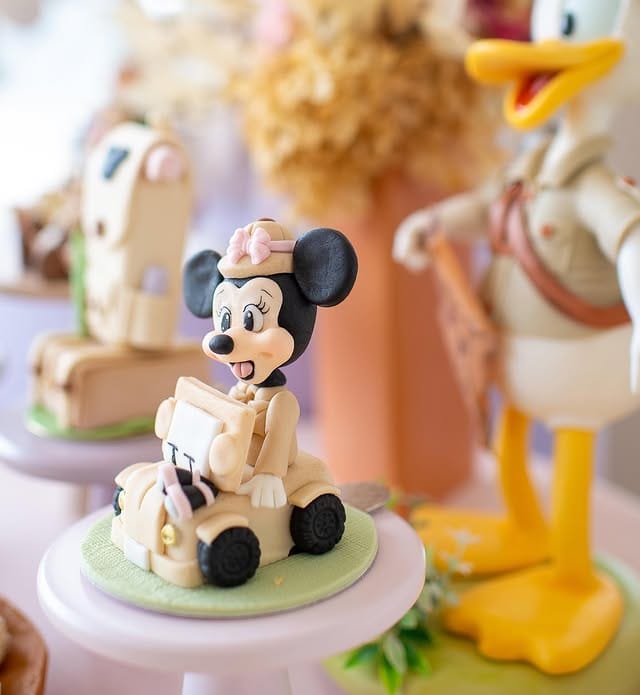 Bolinho de chocolate personalizado Mickey no Safari