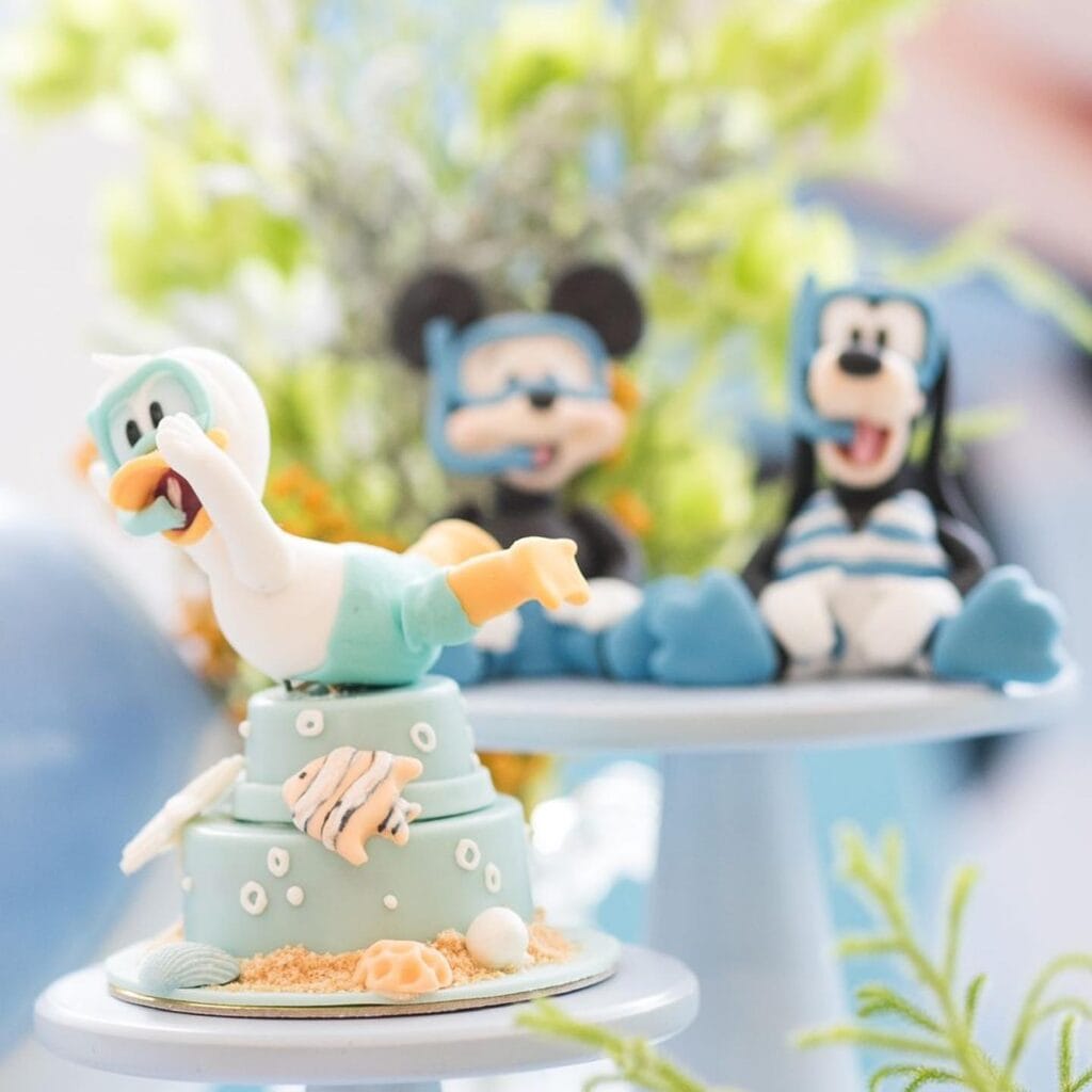 Bolinho de chocolate duplo com pato donald modelado em 3D