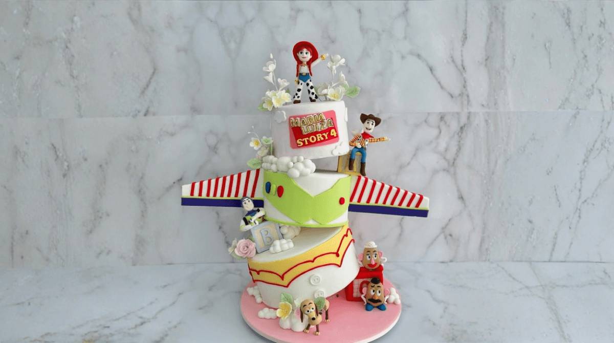 Técnicas de Decoração de Bolo: do naked cake à pintura à mão